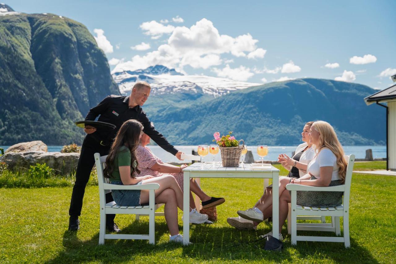 Valldal Fjordhotell - By Classic Norway Hotels Экстерьер фото