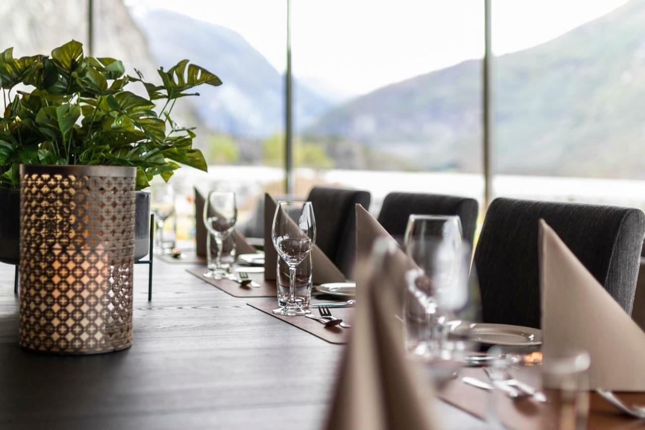 Valldal Fjordhotell - By Classic Norway Hotels Экстерьер фото